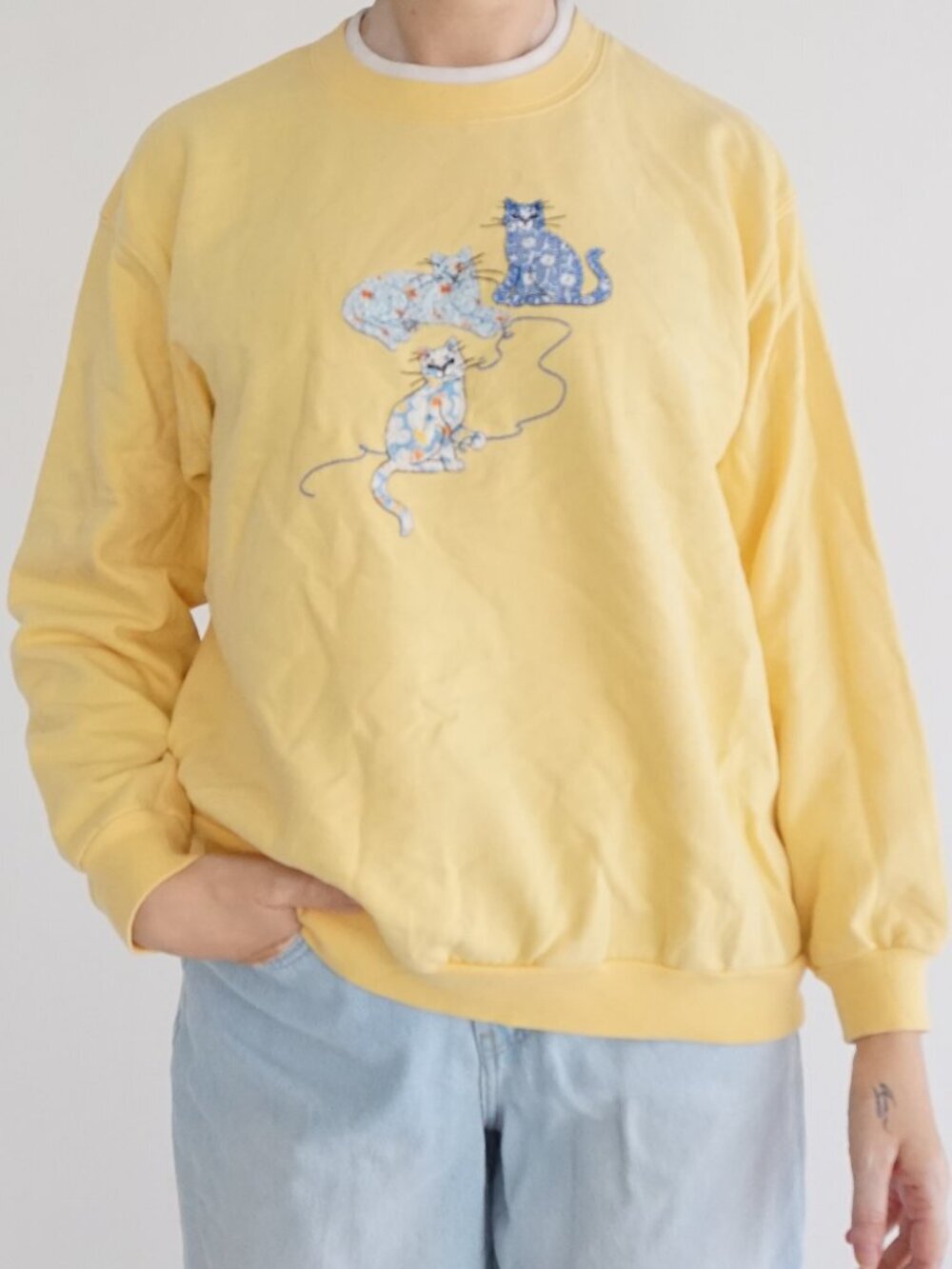 Vintage Top Stitch Yellow Cat Kittens Animal Embroidered Sweatshirt PL